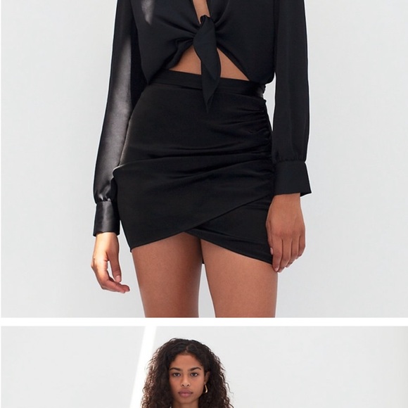 Aritzia satin mini skirt - Picture 3 of 8